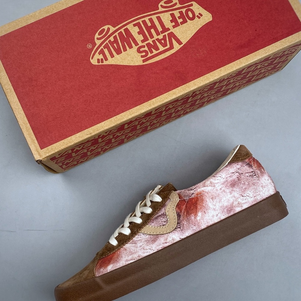 Vans Low Top Sneakers in Brown, Pink & Cream - Picture 4 of 9